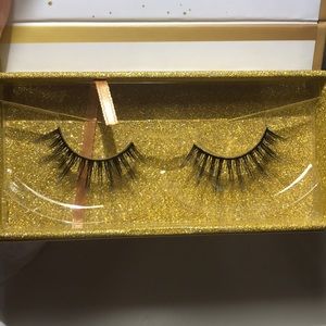 Lashaholic luxury lashes